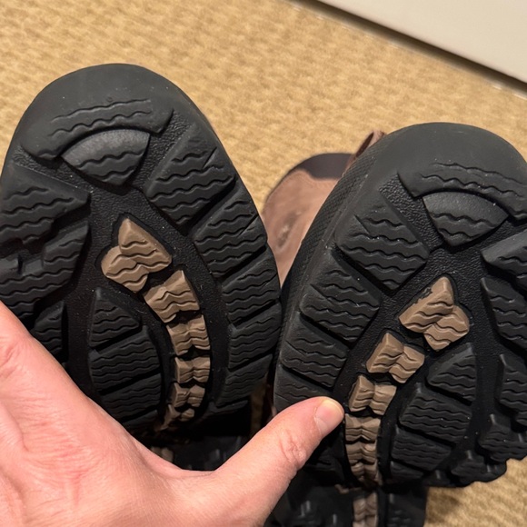 L.L. Bean Men's Brown and Black Snow Boots - Picture 9 of 13